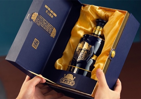 宜宾青云郎酒年份酒为什么比飞天茅台贵那么多，定价是否合理？值得收藏回收吗？