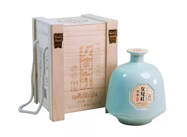 宜宾回收绍兴女儿红黄酒醇酿花雕酒木质礼盒2.5L坛装黄酒